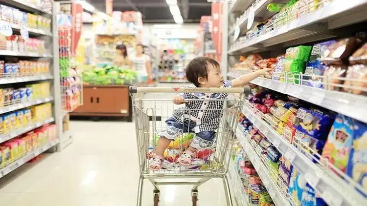 Con trai 4 tuổi l&eacute;n ăn 1 quả cherry trong si&ecirc;u thị, bị nh&acirc;n vi&ecirc;n đ&ograve;i bồi thường nguy&ecirc;n c&acirc;n: Phản ứng của người mẹ g&acirc;y b&atilde;o- Ảnh 2.