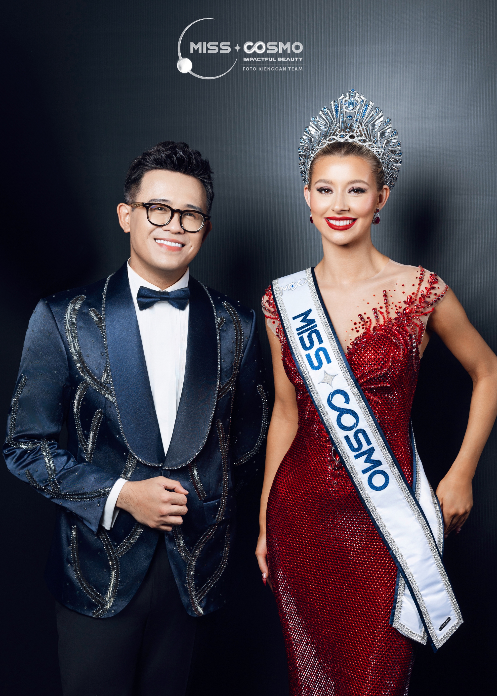 Dẫn dắt chung kết Miss Cosmo, Đức Bảo ghi điểm với kh&aacute;n giả trong nước lẫn quốc tế- Ảnh 4.