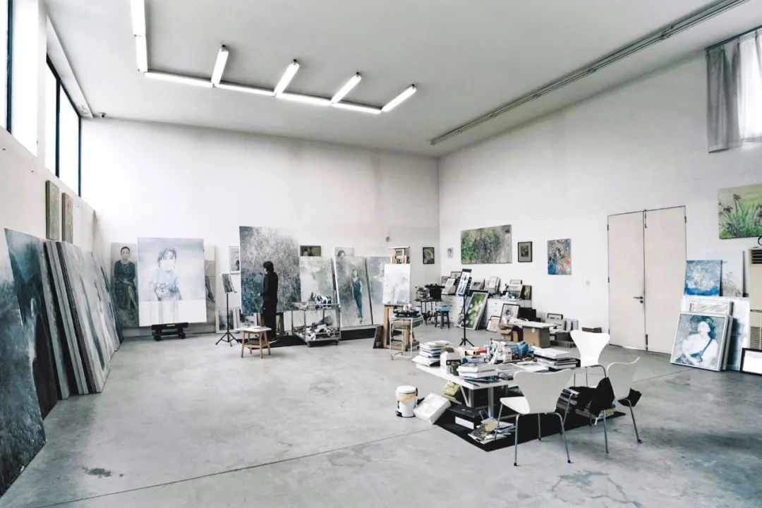 Nam nghệ sĩ x&acirc;y biệt thự ở ẩn, U80 sống &ldquo;lẻ b&oacute;ng&rdquo;: Kh&ocirc;ng nghỉ hưu, thức đến 4h s&aacute;ng l&agrave;m việc vẫn h&agrave;i l&ograve;ng- Ảnh 9.