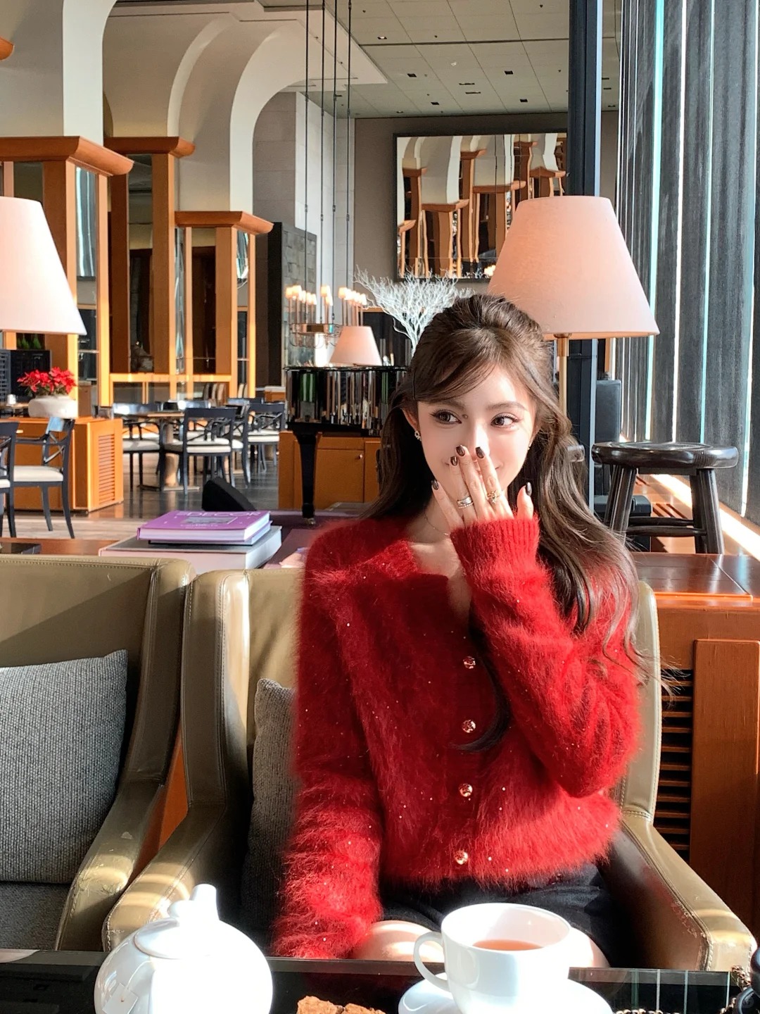 Tại sao cuối năm người ta thường mua quần áo, giày dép mới?- Ảnh 2. Tại sao cuối năm người ta thường mua quần áo, giày dép mới?- Ảnh 2.