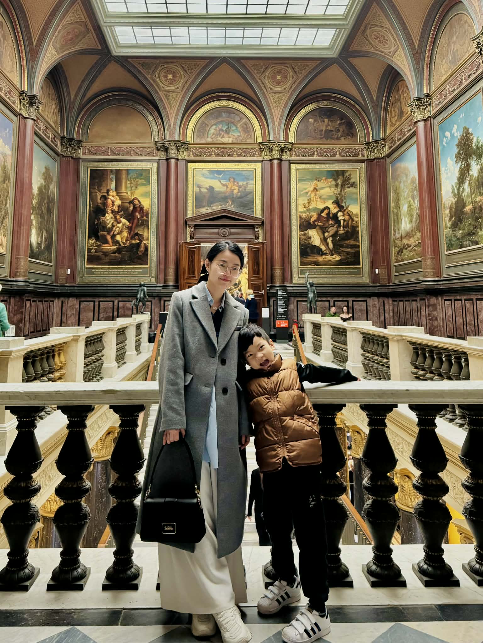 Cậu bé mới 9 tuổi đã đi qua 16 quốc gia, học nhảy lớp: Bị thị phi vì... quá giỏi liền được mẹ động viên 1 câu cực thấm!- Ảnh 3.