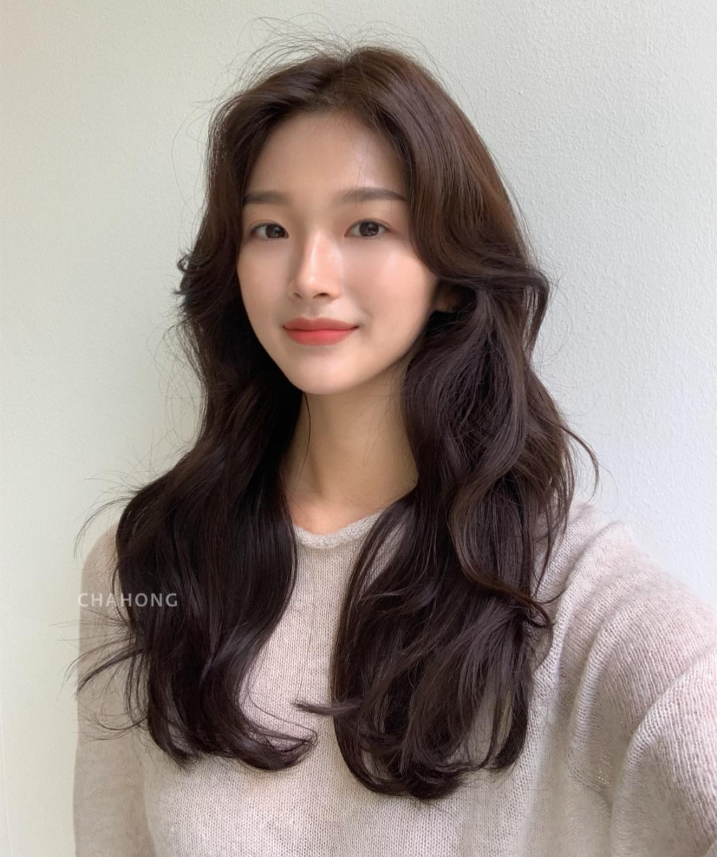 4 kiểu t&oacute;c d&agrave;i trẻ trung, nịnh mặt cho những ai kh&ocirc;ng th&iacute;ch cắt t&oacute;c ngắn- Ảnh 7.