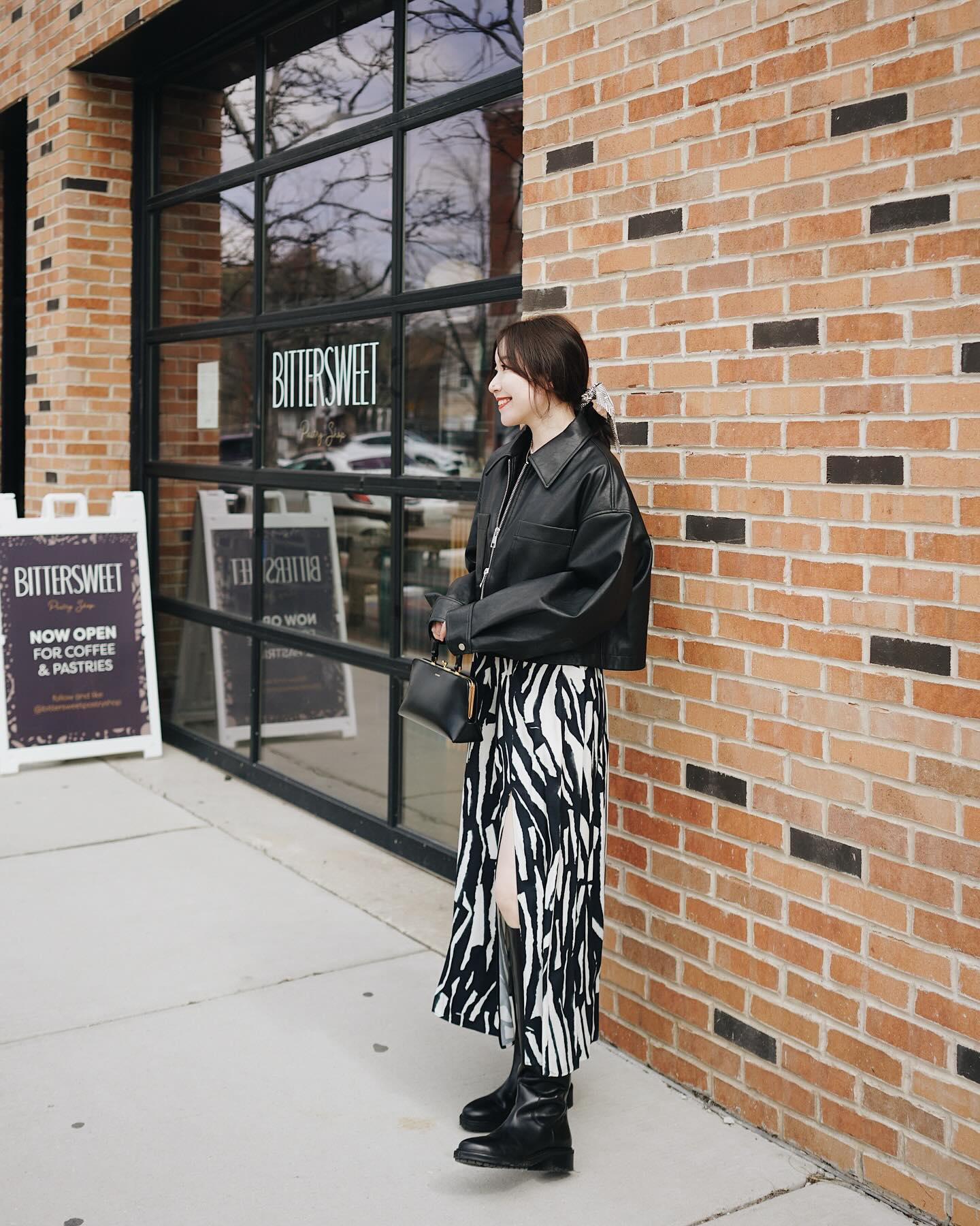 Mẹ t&ocirc;i bảo: Cứ mặc đồ đen theo 5 c&ocirc;ng thức n&agrave;y l&agrave; 