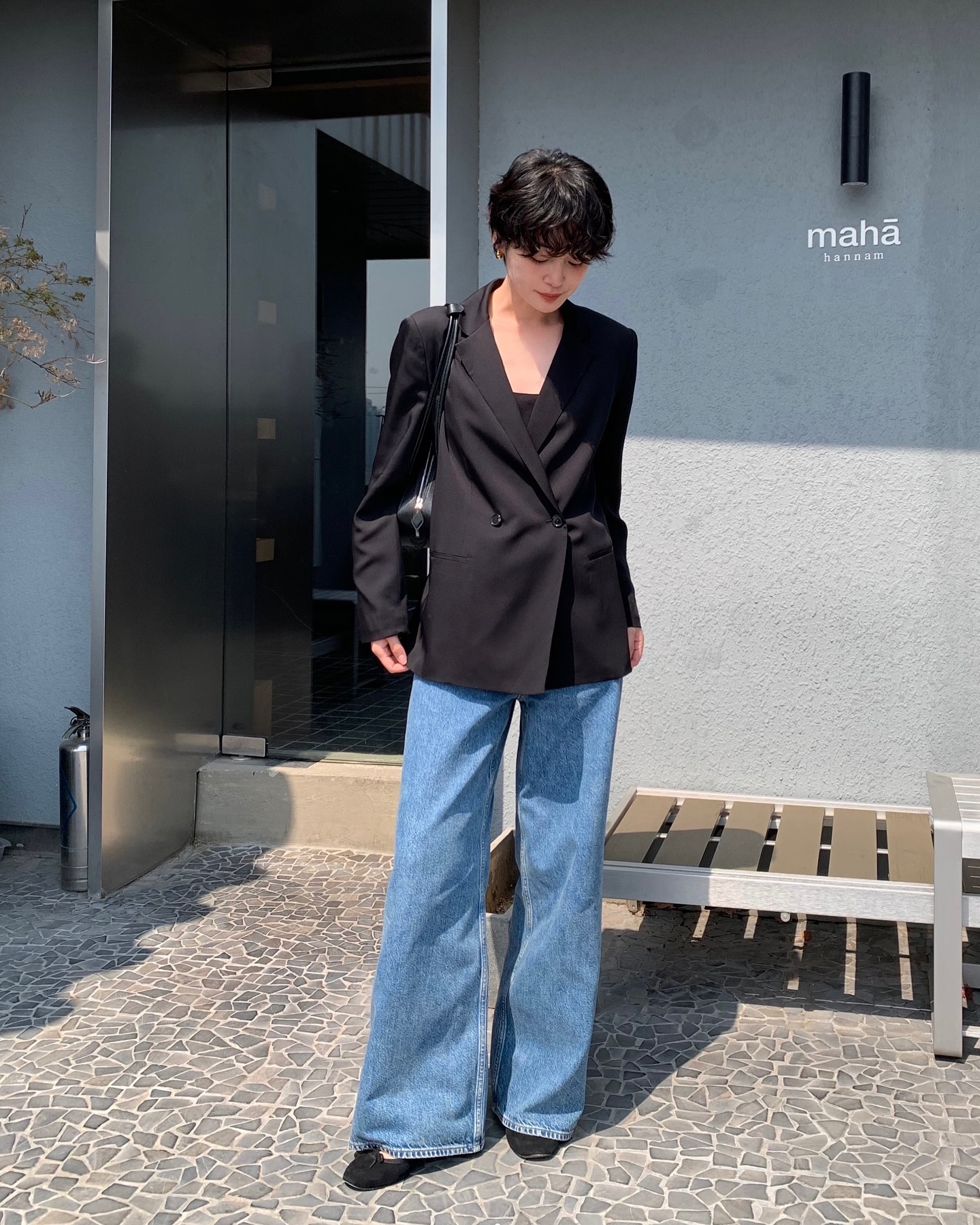 Mẹ t&ocirc;i bảo: Cứ mặc đồ đen theo 5 c&ocirc;ng thức n&agrave;y l&agrave; 