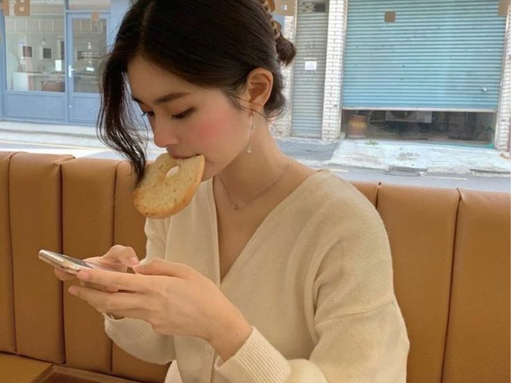 5 th&oacute;i quen tưởng "v&ocirc; thưởng v&ocirc; phạt" nhưng như bơm mỡ v&agrave;o th&acirc;n: Chị em sau tuổi 40 c&agrave;ng "thấm"- Ảnh 2.