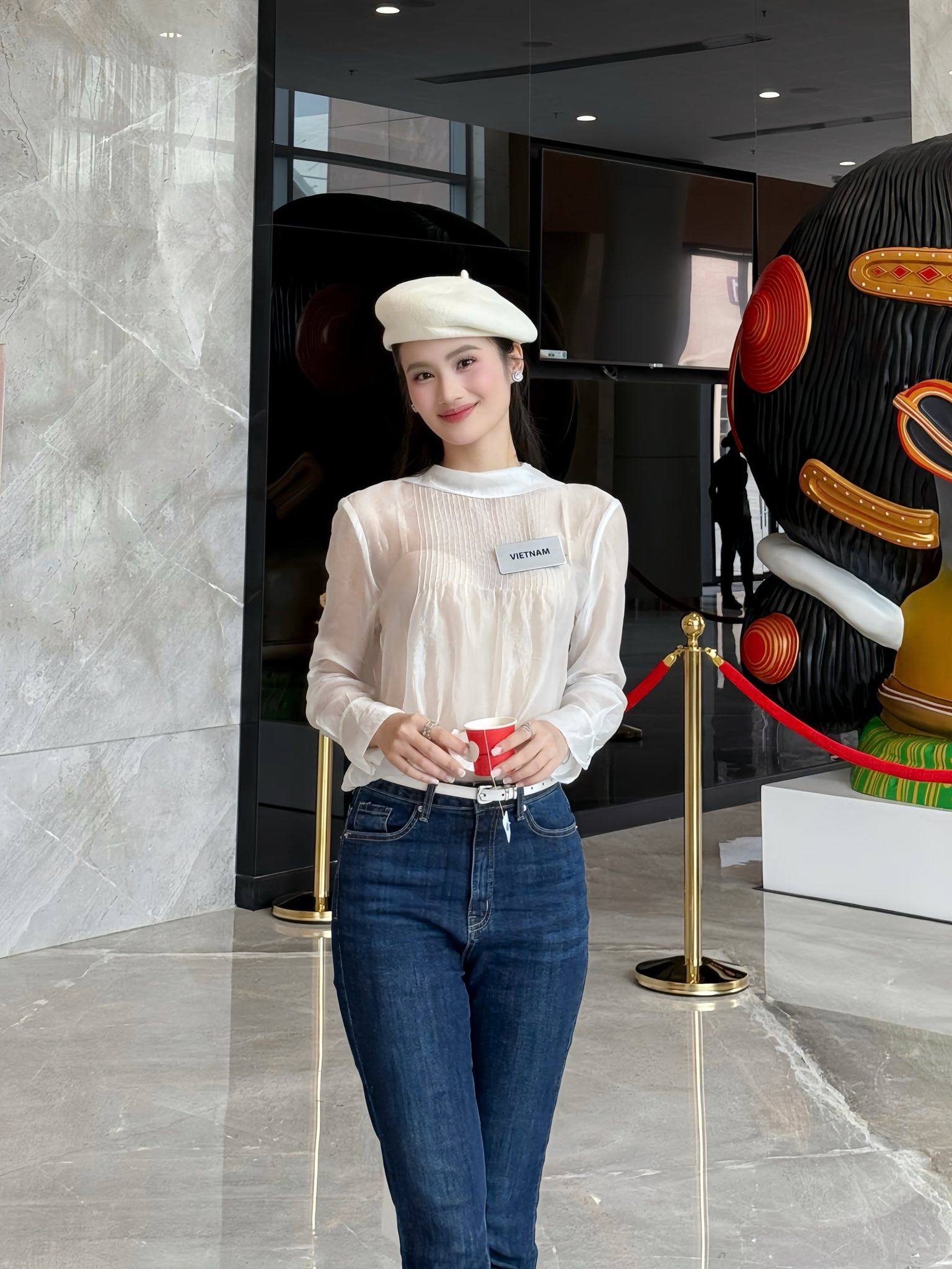 Hoa hậu Ý Nhi xách túi hiệu quay lại Úc, bất ngờ khi biết công việc làm thêm nơi xứ người- Ảnh 3. Hoa hậu Ý Nhi xách túi hiệu quay lại Úc, bất ngờ khi biết công việc làm thêm nơi xứ người- Ảnh 3.