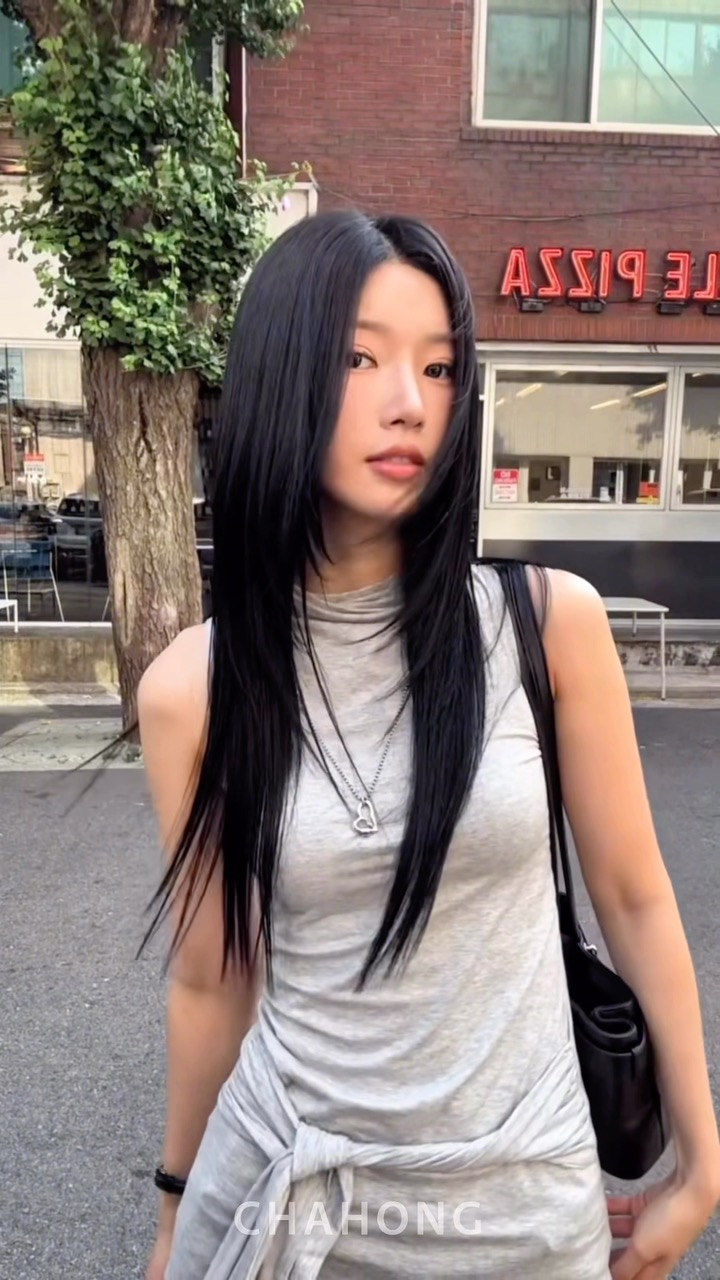 4 kiểu t&oacute;c d&agrave;i trẻ trung, nịnh mặt cho những ai kh&ocirc;ng th&iacute;ch cắt t&oacute;c ngắn- Ảnh 1.