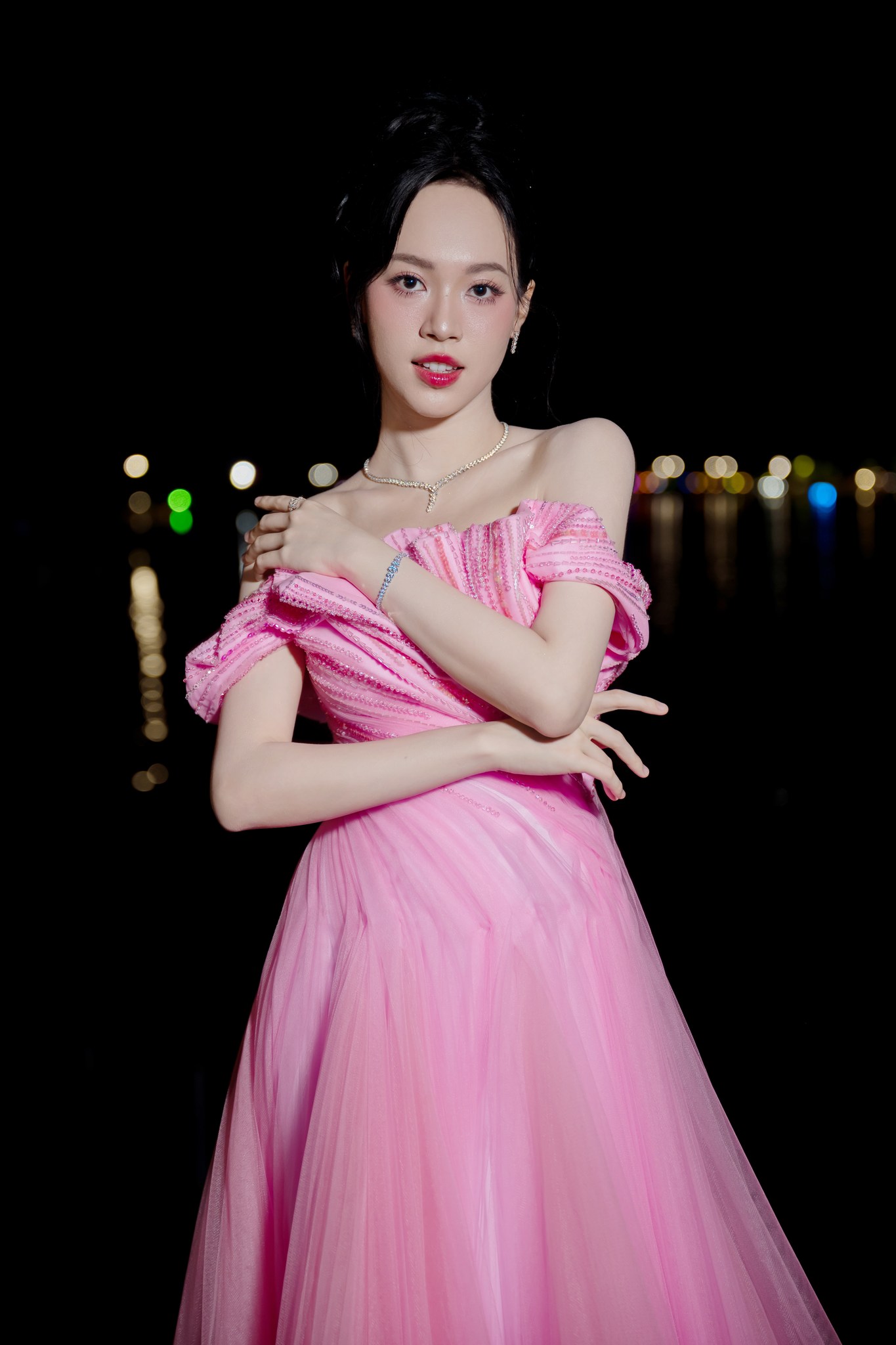 Chuyện lạ g&igrave; đang xảy ra với &Aacute; hậu Trịnh Thuỳ Linh?- Ảnh 4.