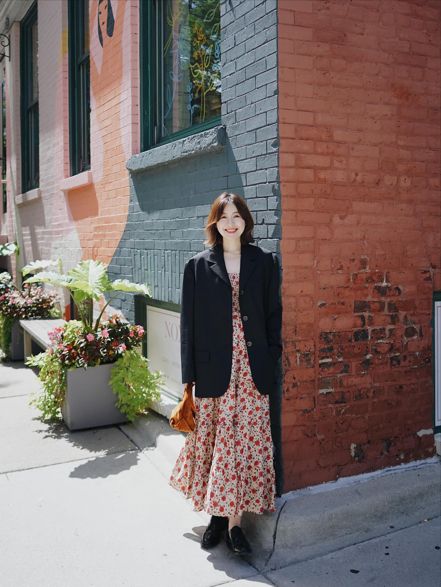 Mẹ t&ocirc;i bảo: Cứ mặc đồ đen theo 5 c&ocirc;ng thức n&agrave;y l&agrave; 