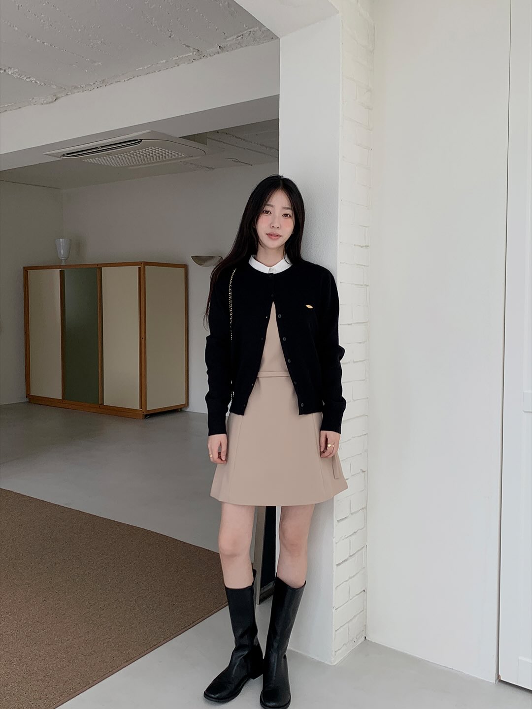 Mẹ t&ocirc;i bảo: Cứ mặc đồ đen theo 5 c&ocirc;ng thức n&agrave;y l&agrave; 