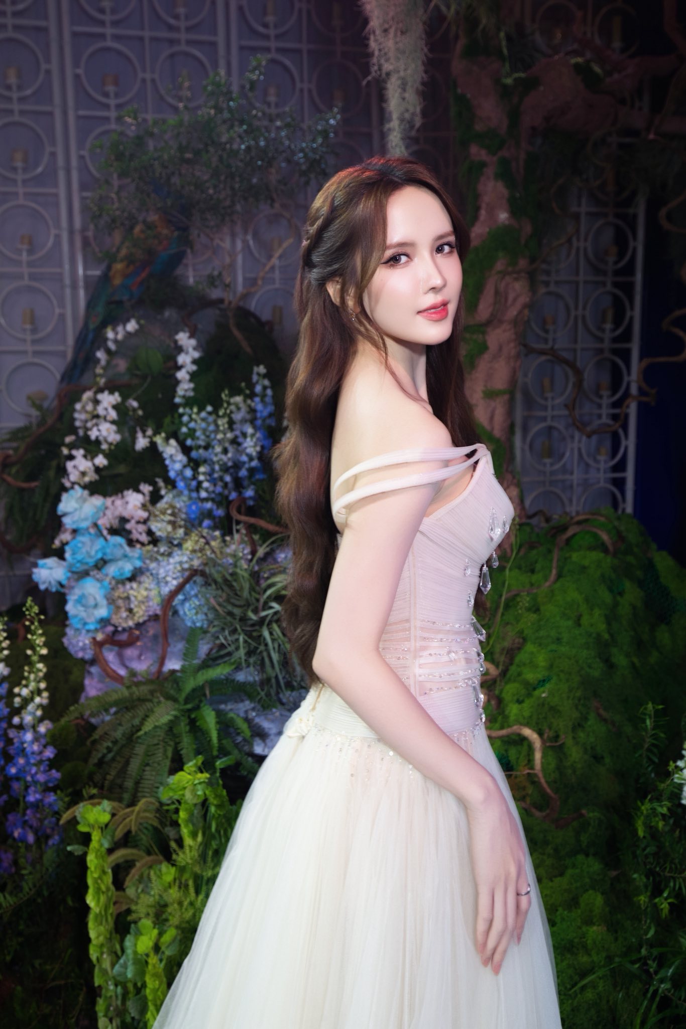 Diện mạo kh&aacute;c lạ của Thiều Bảo Tr&acirc;m- Ảnh 7.