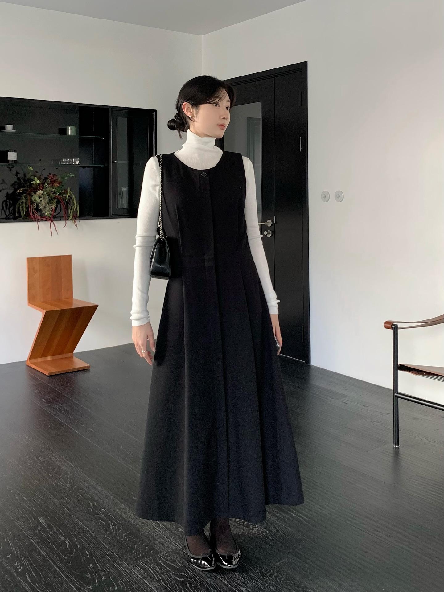 Mẹ t&ocirc;i bảo: Cứ mặc đồ đen theo 5 c&ocirc;ng thức n&agrave;y l&agrave; 