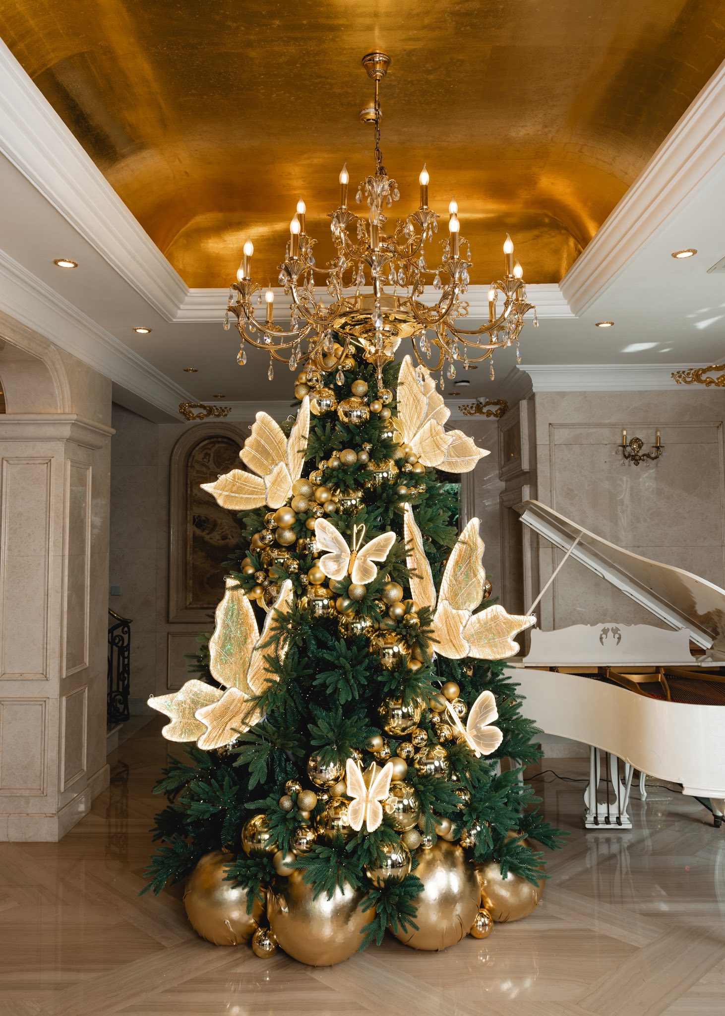 Nh&agrave; gi&agrave;u chơi Noel kiểu g&igrave;? Lộ diện c&acirc;y th&ocirc;ng của 1 ph&uacute; b&agrave; "giữ chuỗi đầu tư khủng", đẹp kh&ocirc;ng đối thủ- Ảnh 3.