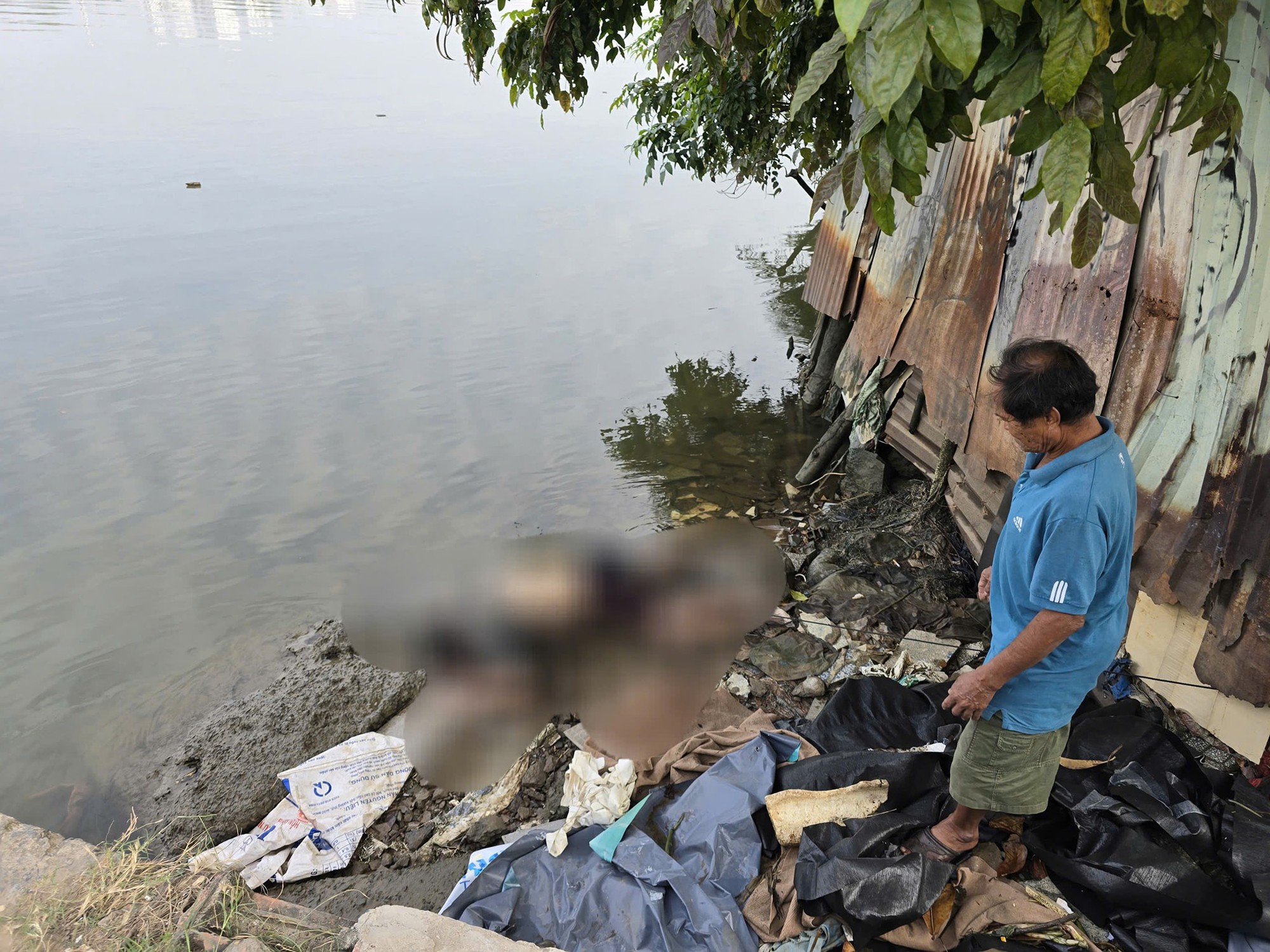 Lại ph&aacute;t hiện thi thể người tr&ecirc;n s&ocirc;ng S&agrave;i G&ograve;n- Ảnh 1.