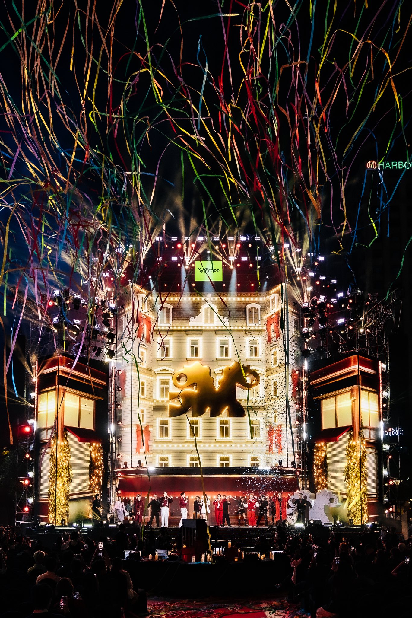 WeYoung 2025: Khi c&aacute;c nghệ sĩ trẻ l&agrave;m chủ s&acirc;n khấu v&agrave; toả s&aacute;ng bằng c&acirc;u chuyện &acirc;m nhạc của ch&iacute;nh m&igrave;nh- Ảnh 21.