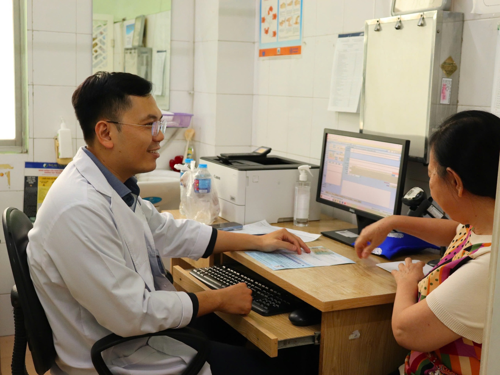 TPHCM: Người cao tuổi được cấp BHYT miễn phí có giữ nơi khám chữa bệnh ban đầu?- Ảnh 1.