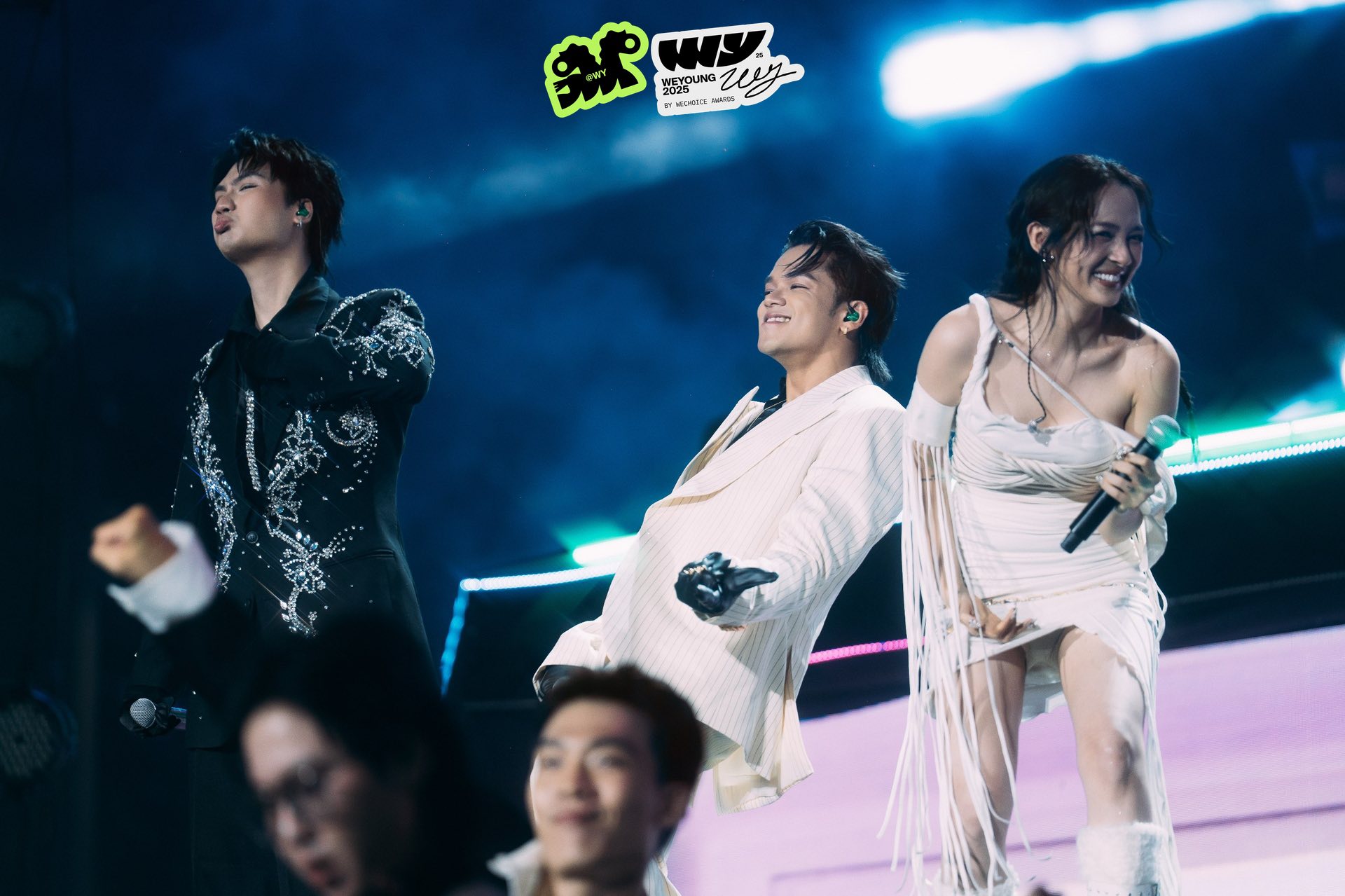 Đạo diễn Linh Nguyễn: Với WeYoung, ch&uacute;ng t&ocirc;i kh&ocirc;ng cố &ldquo;định nghĩa&rdquo; người trẻ. Khi người trẻ kh&ocirc;ng bị &eacute;p v&agrave;o một khu&ocirc;n mẫu, họ sẽ tự nhi&ecirc;n tỏa s&aacute;ng- Ảnh 6.