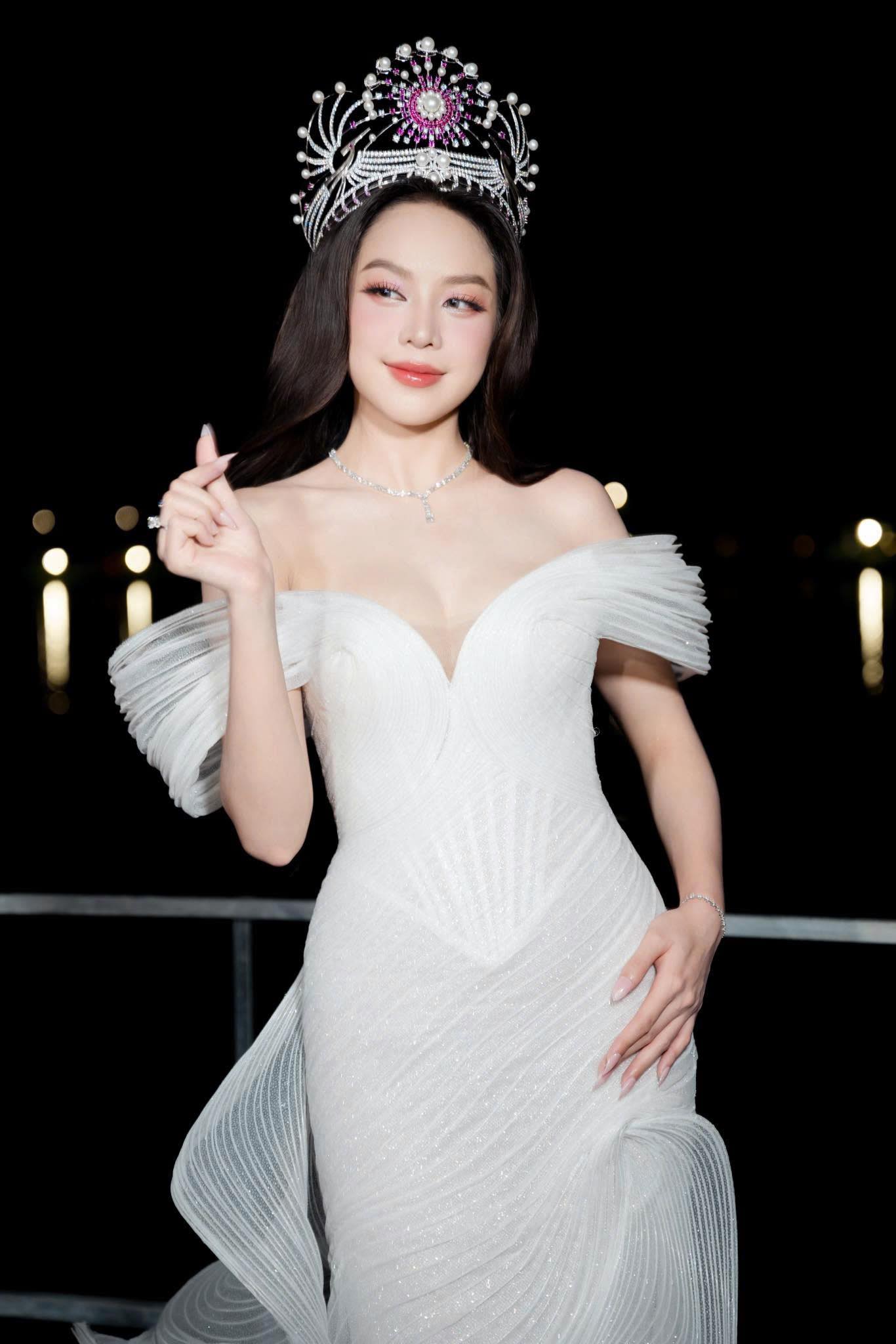 Chuyện lạ g&igrave; đang xảy ra với &Aacute; hậu Trịnh Thuỳ Linh?- Ảnh 2.