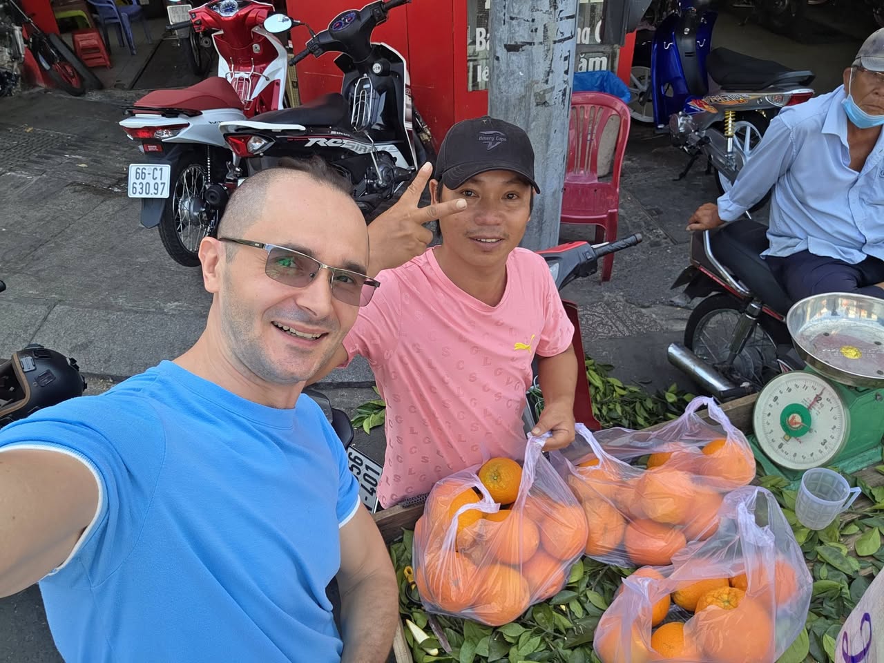 Kh&aacute;ch T&acirc;y nằng nặc mua hết xe chở cam c&oacute; biển số 37, đ&ograve;i b&aacute;n lại gi&aacute; gấp đ&ocirc;i v&igrave; l&yacute; do kh&ocirc;ng ai ngờ tới- Ảnh 1.