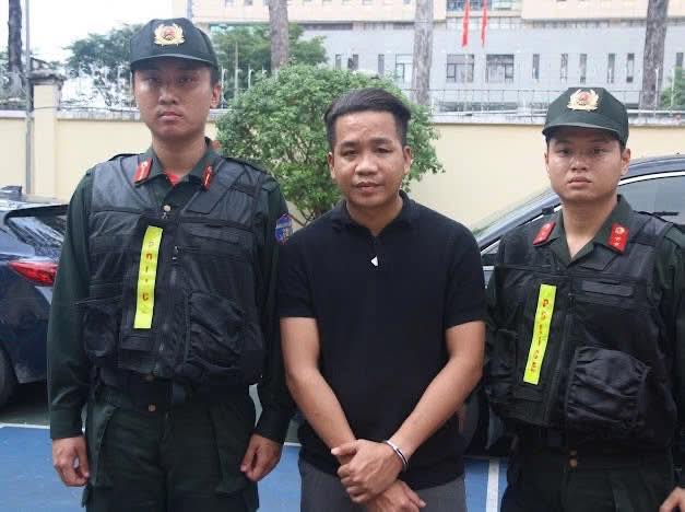 "&Ocirc;ng tr&ugrave;m" Hồ Th&agrave;nh Được bị bắt sau vụ kh&aacute;m x&eacute;t khẩn cấp 6 địa điểm: Nổi tiếng Tiktok với 4 triệu lượt th&iacute;ch- Ảnh 5.