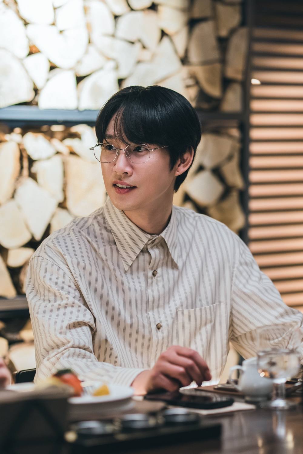 L&agrave;m ơn đừng để mỹ nam n&agrave;y đ&oacute;ng phim nữa: Ph&aacute;t t&aacute;n ảnh khi&ecirc;u d&acirc;m, cả nước tẩy chay vẫn cố chấp t&aacute;i xuất- Ảnh 2.