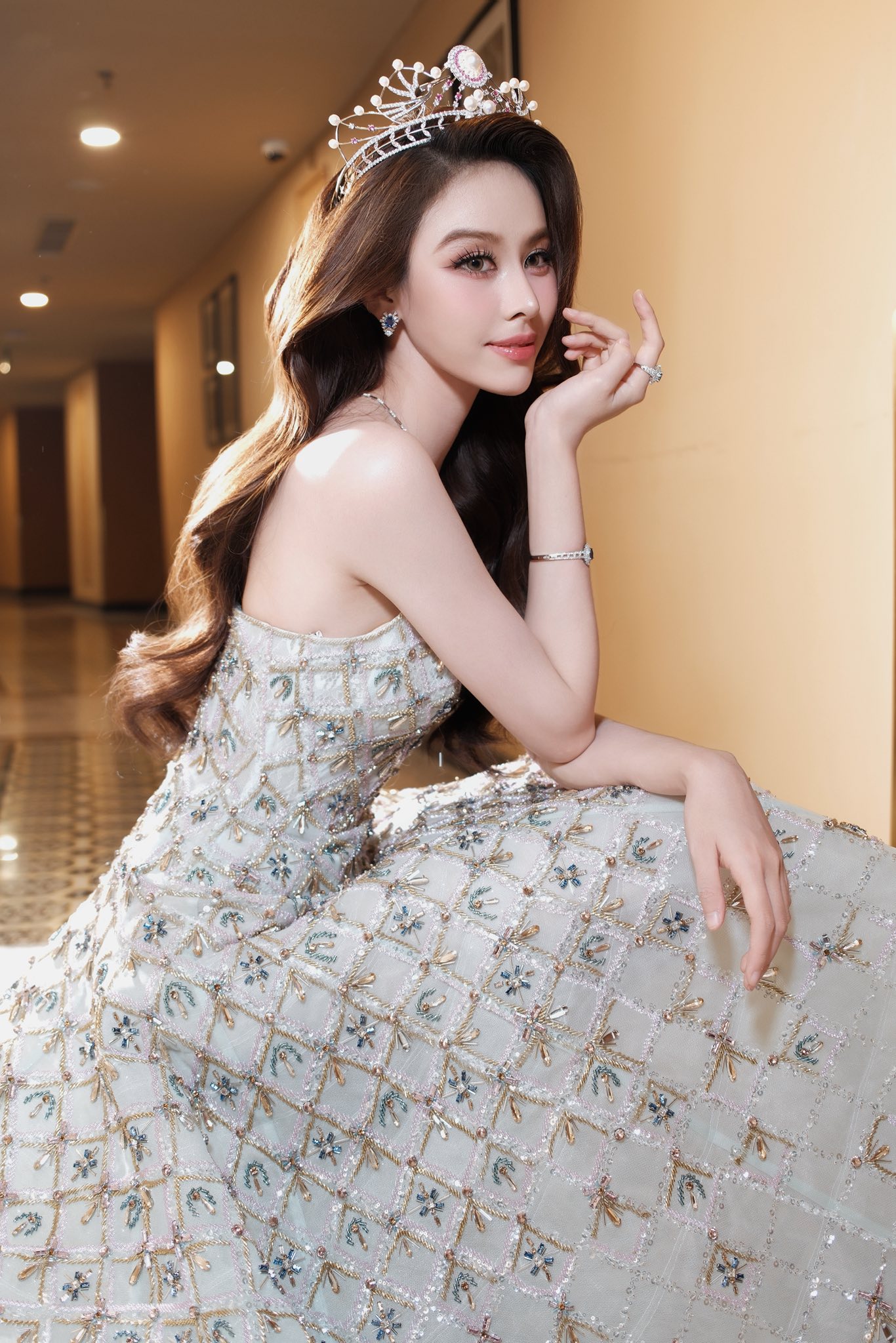 Chuyện lạ g&igrave; đang xảy ra với &Aacute; hậu Trịnh Thuỳ Linh?- Ảnh 3.