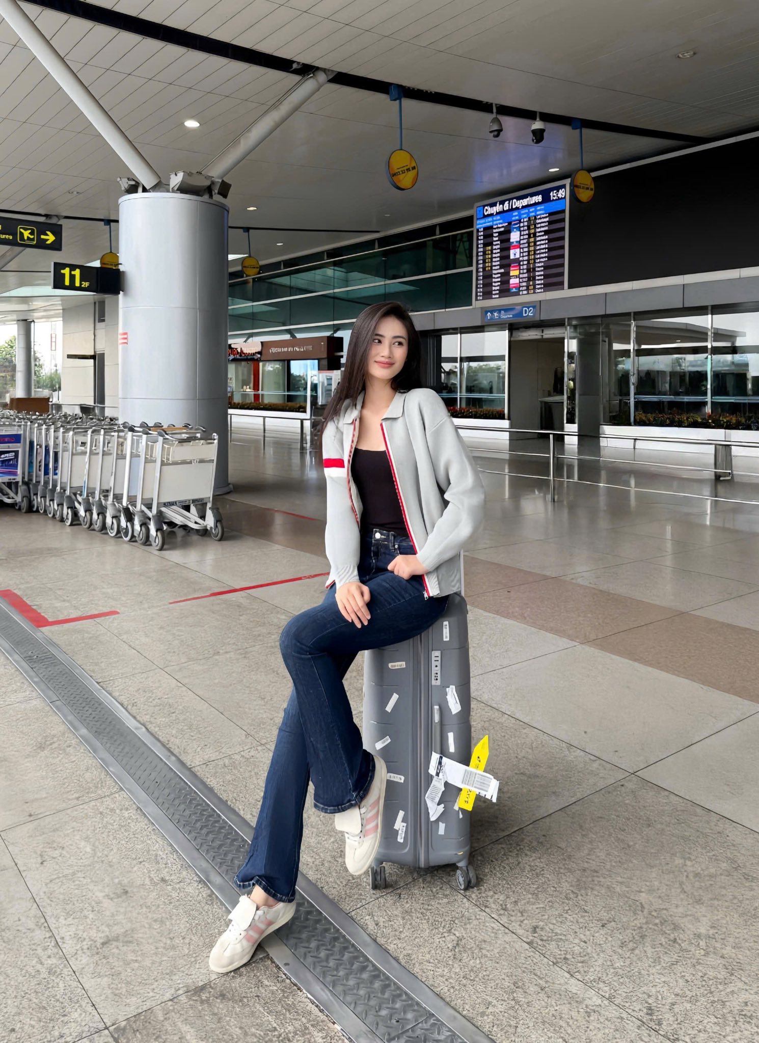 Hoa hậu Ý Nhi xách túi hiệu quay lại Úc, bất ngờ khi biết công việc làm thêm nơi xứ người- Ảnh 1. Hoa hậu Ý Nhi xách túi hiệu quay lại Úc, bất ngờ khi biết công việc làm thêm nơi xứ người- Ảnh 1.