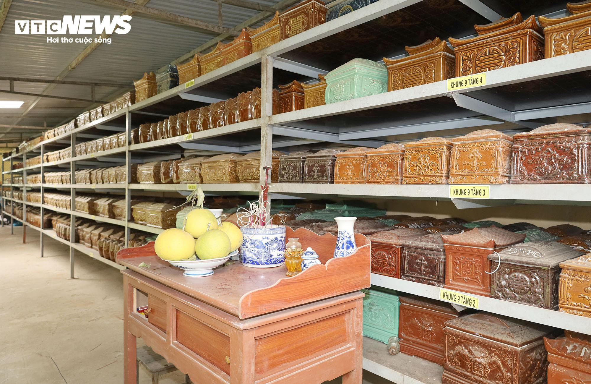 Hơn 1.800 bộ tro cốt v&ocirc; danh được đặt tạm bợ tại nghĩa trang lớn nhất Hải Ph&ograve;ng- Ảnh 7.