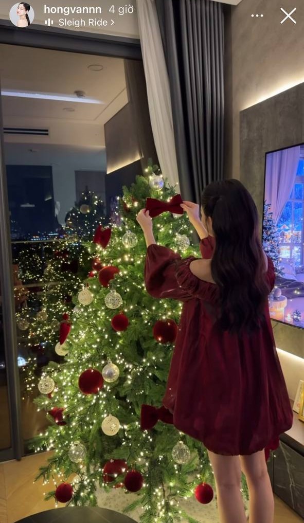 Nh&agrave; gi&agrave;u chơi Noel kiểu g&igrave;? Lộ diện c&acirc;y th&ocirc;ng của 1 ph&uacute; b&agrave; "giữ chuỗi đầu tư khủng", đẹp kh&ocirc;ng đối thủ- Ảnh 21.