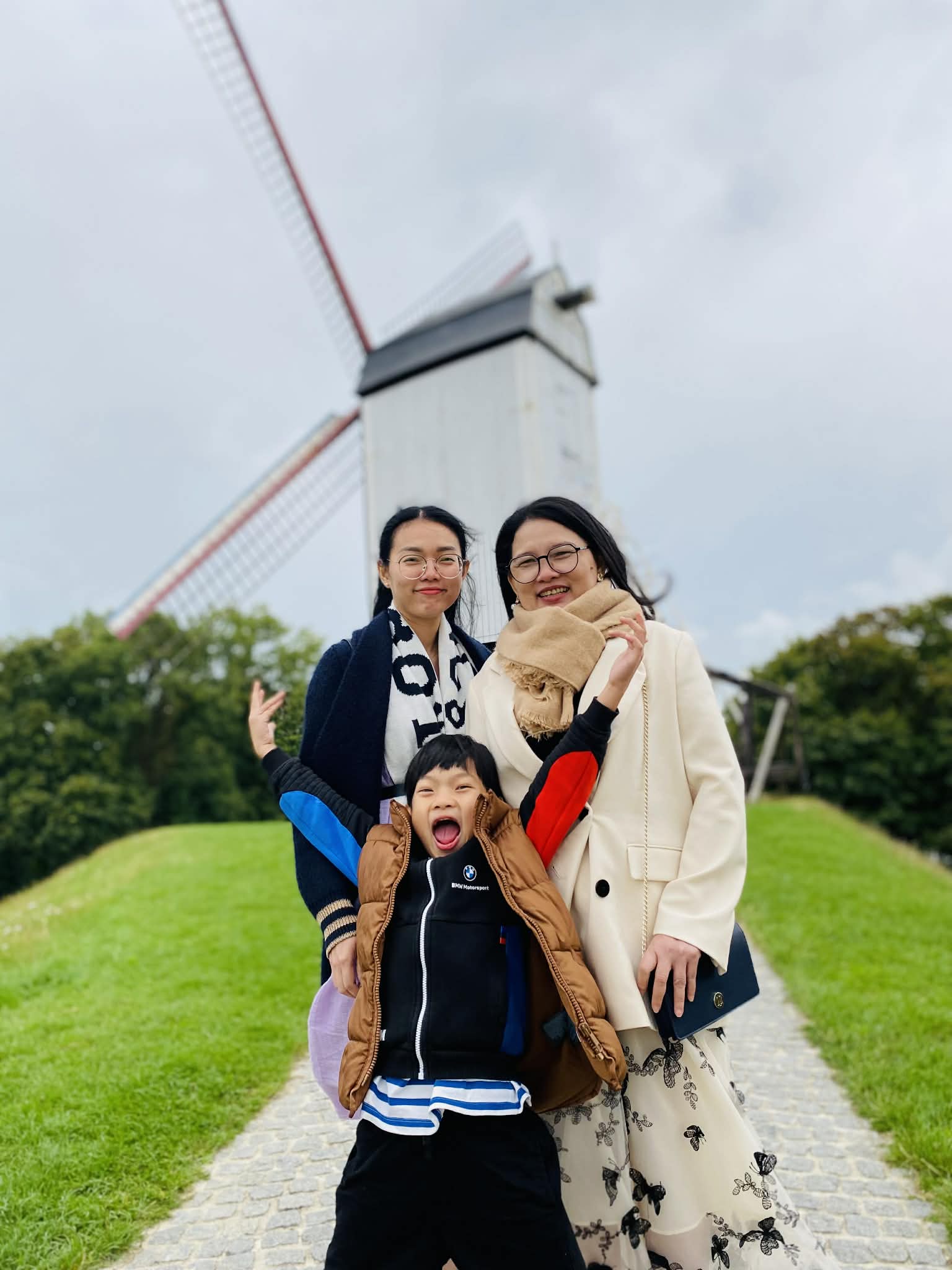 Cậu bé mới 9 tuổi đã đi qua 16 quốc gia, học nhảy lớp: Bị thị phi vì... quá giỏi liền được mẹ động viên 1 câu cực thấm!- Ảnh 1.