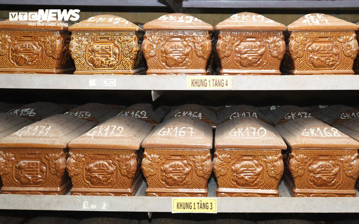 Hơn 1.800 bộ tro cốt v&ocirc; danh được đặt tạm bợ tại nghĩa trang lớn nhất Hải Ph&ograve;ng- Ảnh 9.