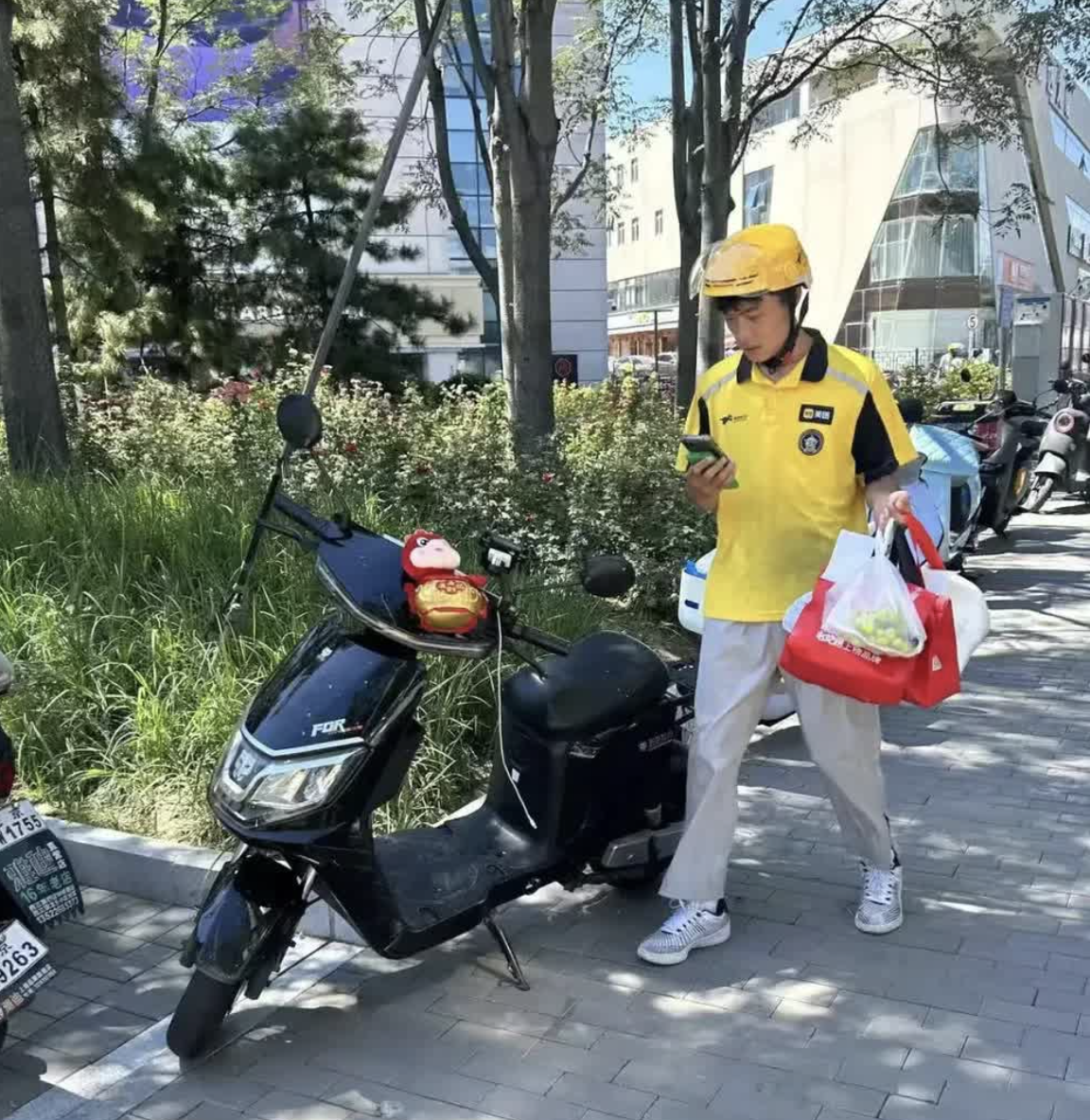 Ngo&agrave;i "t&agrave;i xế Be 1,6 tỷ" th&igrave; đ&acirc;y l&agrave; những shipper thu nhập g&acirc;y cho&aacute;ng kh&aacute;c: C&oacute; người doanh thu gần 6 tỷ đồng/6 năm, ng&agrave;y giao 700 đơn h&agrave;ng- Ảnh 4.