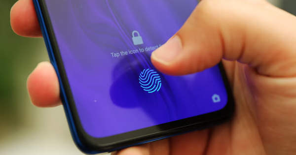 V&igrave; sao kh&ocirc;ng n&ecirc;n d&ugrave;ng v&acirc;n tay, khu&ocirc;n mặt để mở kh&oacute;a điện thoại?- Ảnh 1.