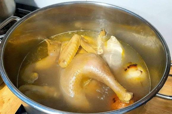 Bước l&agrave;m thịt g&agrave; tưởng l&agrave; sạch nhưng ho&aacute; ra ngược lại: Chuy&ecirc;n gia từ Mỹ đến Việt đều khuy&ecirc;n bỏ ngay- Ảnh 3.