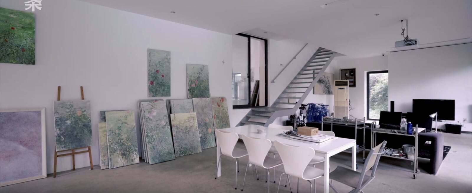 Nam nghệ sĩ x&acirc;y biệt thự ở ẩn, U80 sống &ldquo;lẻ b&oacute;ng&rdquo;: Kh&ocirc;ng nghỉ hưu, thức đến 4h s&aacute;ng l&agrave;m việc vẫn h&agrave;i l&ograve;ng- Ảnh 8.