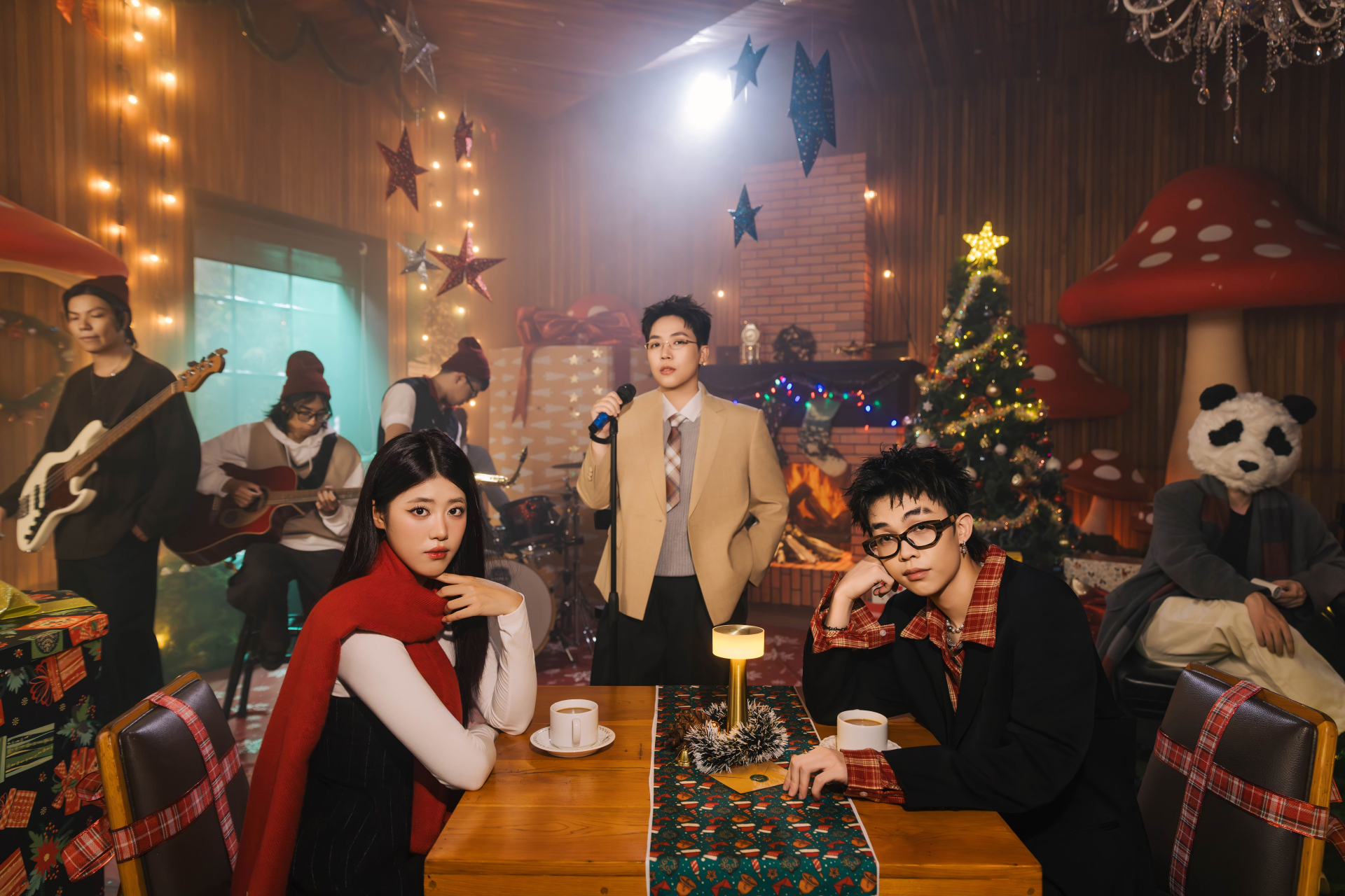 Nhạc Gi&aacute;ng sinh hot nhất l&uacute;c n&agrave;y: Nam rapper cứ g&oacute;p giọng l&agrave; hit, nghe muốn c&oacute; người y&ecirc;u ngay- Ảnh 2.