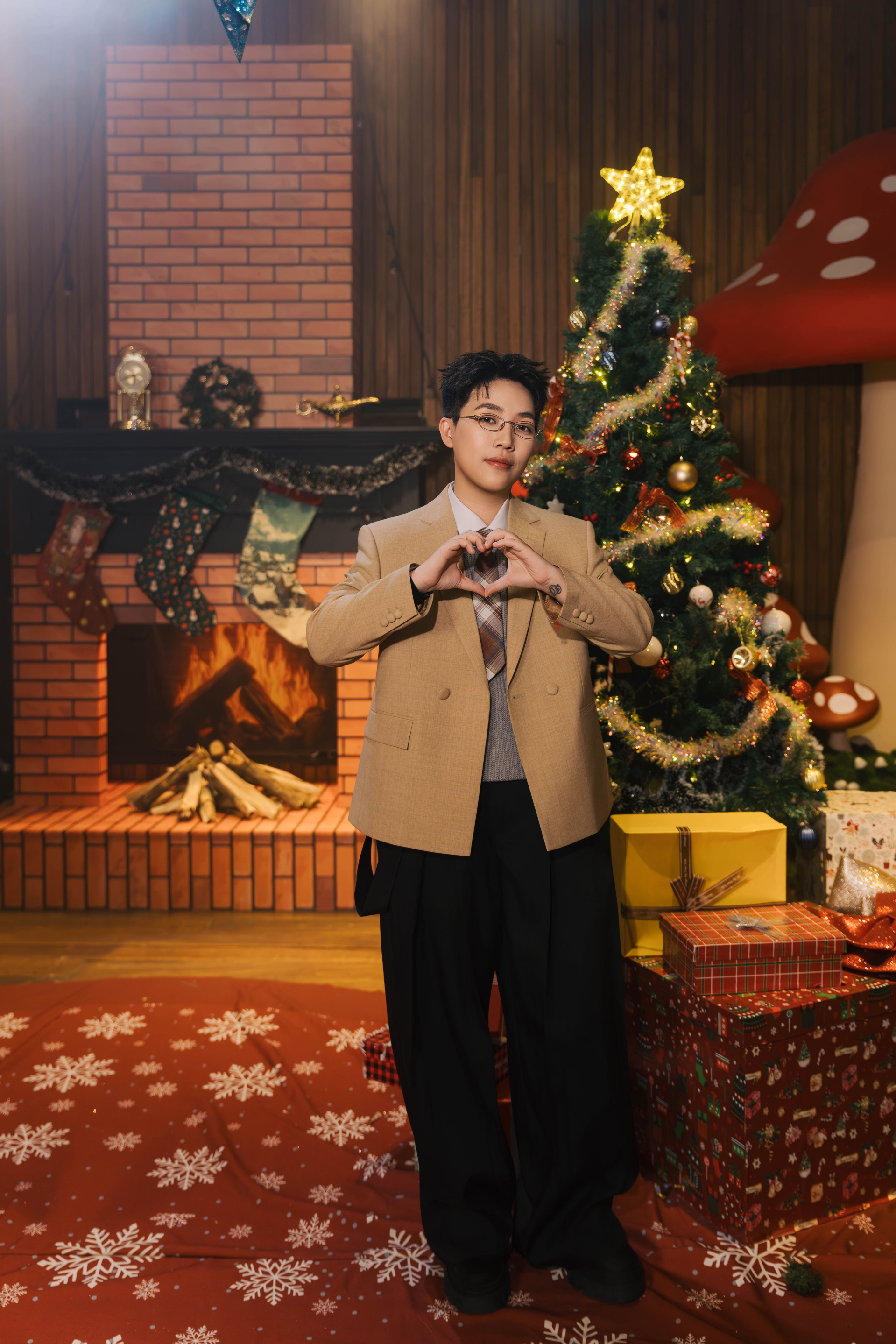 Nhạc Gi&aacute;ng sinh hot nhất l&uacute;c n&agrave;y: Nam rapper cứ g&oacute;p giọng l&agrave; hit, nghe muốn c&oacute; người y&ecirc;u ngay- Ảnh 1.