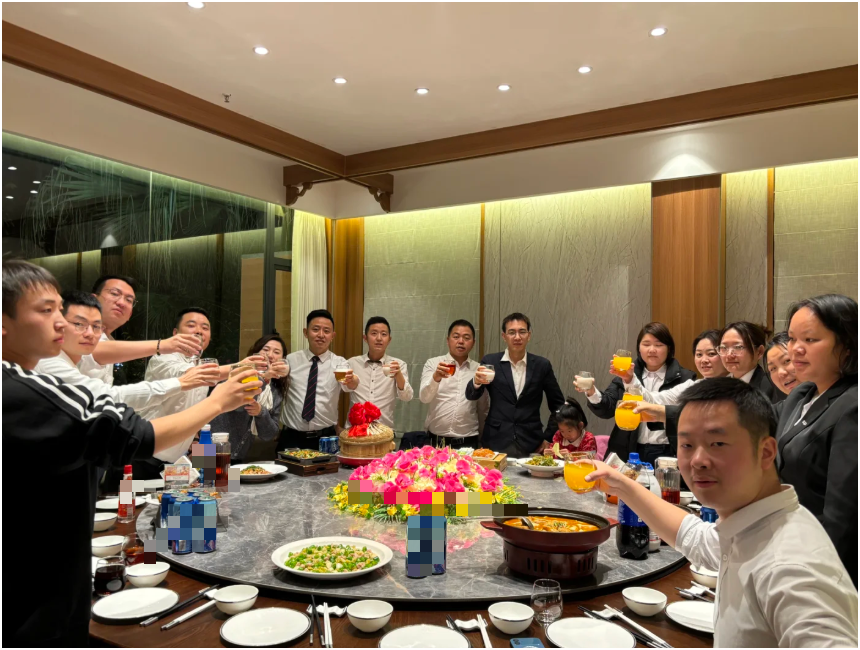 Đề nghị đường đột từ sếp của chồng trong tiệc Tất ni&ecirc;n khiến t&ocirc;i ngo&agrave;i mặt &aacute;i ngại, b&ecirc;n trong mừng như "tr&uacute;ng số"- Ảnh 2.