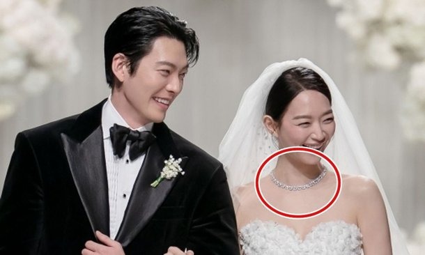 &ldquo;B&oacute;c gi&aacute;&rdquo; đ&aacute;m cưới Kim Woo Bin - Shin Min Ah: 1 m&igrave;nh c&ocirc; d&acirc;u tốn 8 tỷ, nhiều con số khủng c&agrave;ng nghe c&agrave;ng cho&aacute;ng- Ảnh 3.