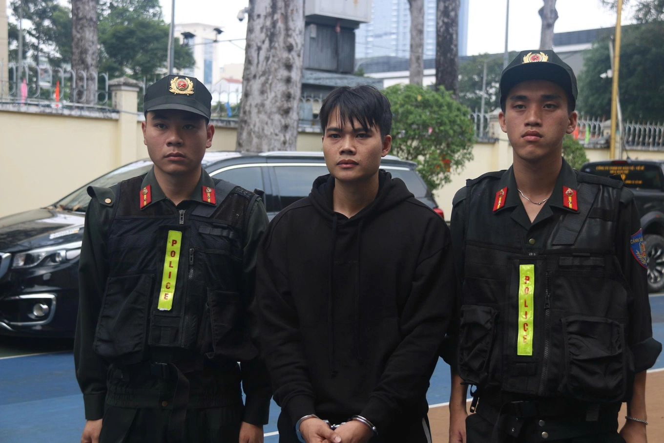 "&Ocirc;ng tr&ugrave;m" Hồ Th&agrave;nh Được bị bắt sau vụ kh&aacute;m x&eacute;t khẩn cấp 6 địa điểm: Nổi tiếng Tiktok với 4 triệu lượt th&iacute;ch- Ảnh 1.