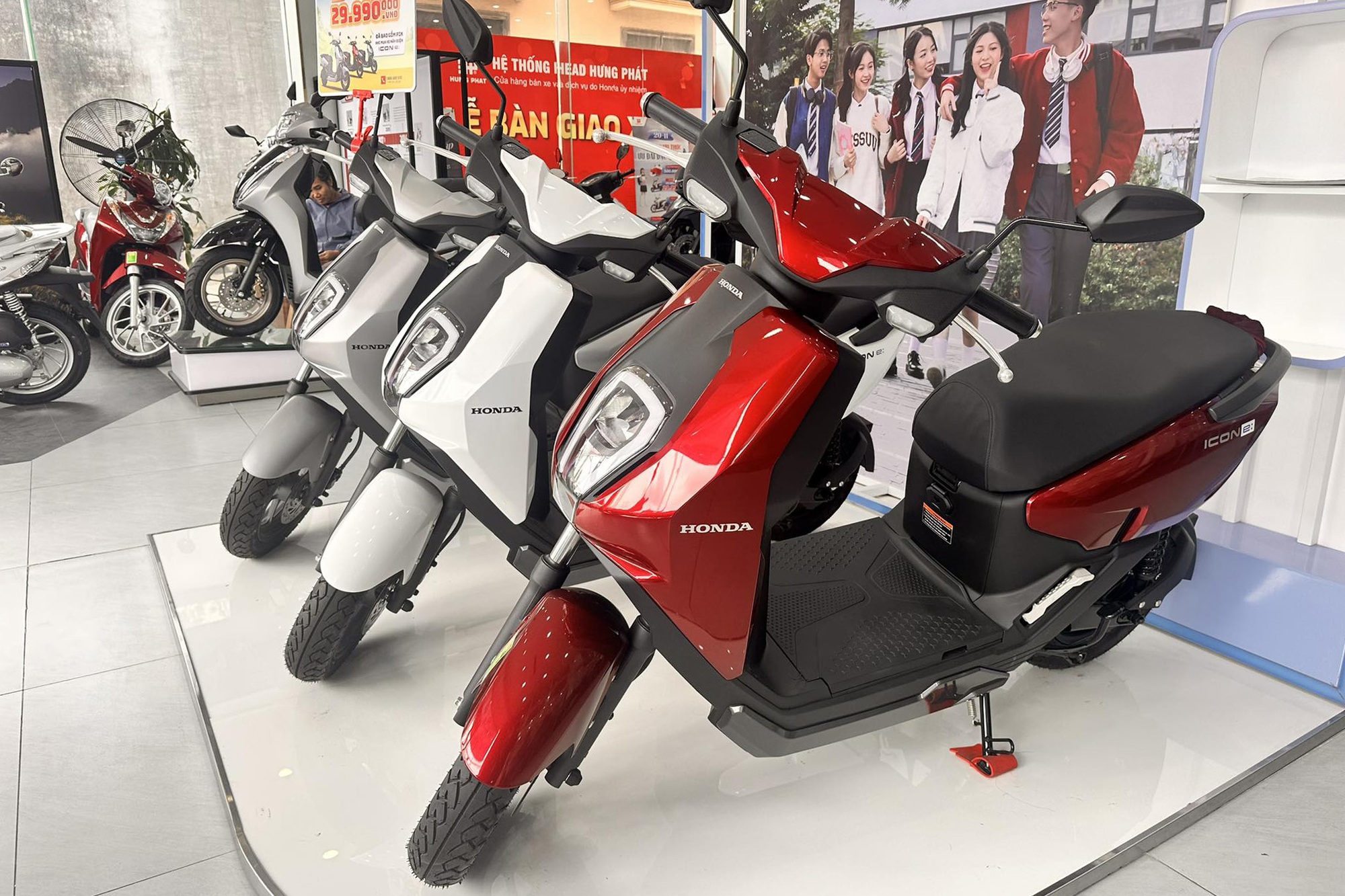 Honda ICON e: giảm gi&aacute; kỷ lục tại đại l&yacute;: Thực tế c&ograve;n 17 triệu đồng, rẻ hơn cả Wave, đầy điện đủ chạy H&agrave; Nội - Ninh B&igrave;nh- Ảnh 1.