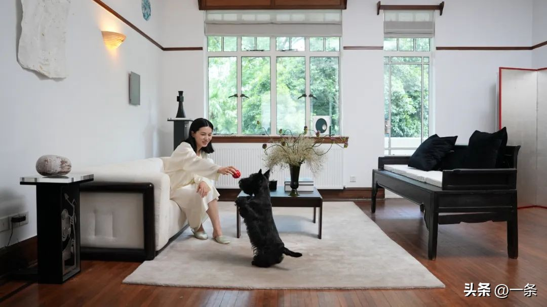 Căn hộ 200m&sup2; v&agrave; người phụ nữ tuổi 40 sống một m&igrave;nh: Minh chứng rằng tự do đến từ t&agrave;i ch&iacute;nh vững, kh&ocirc;ng phải h&ocirc;n nh&acirc;n- Ảnh 1.