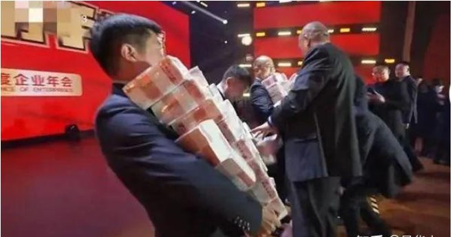 Chủ tịch tập đo&agrave;n ngh&igrave;n tỷ ph&aacute;t 375 tỷ đồng tiền mặt thưởng Tết, đếm bao nhi&ecirc;u được bấy nhi&ecirc;u, c&oacute; năm đ&atilde;i lẩu 10 ng&agrave;y liền- Ảnh 4.