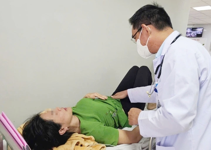 H&agrave;ng loạt người nhập viện sau ăn b&aacute;nh m&igrave;, Bộ Y tế v&agrave;o cuộc- Ảnh 1.