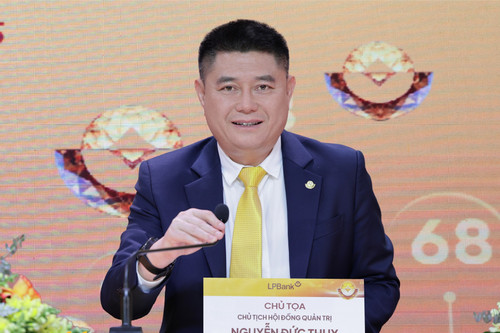 &Ocirc;ng Nguyễn Đức Thụy th&ocirc;i l&agrave;m Chủ tịch LPBank, được HĐQT khen thưởng đột xuất 10 tỷ đồng- Ảnh 1.