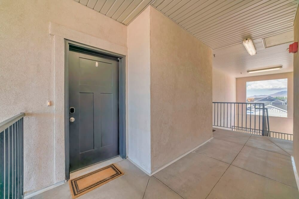 Chọn căn cuối h&agrave;nh lang v&igrave; rẻ, nhưng sống 30 ng&agrave;y t&ocirc;i đ&atilde; suy sụp ho&agrave;n to&agrave;n v&igrave; 3 thứ kh&ocirc;ng thể thay đổi- Ảnh 2.