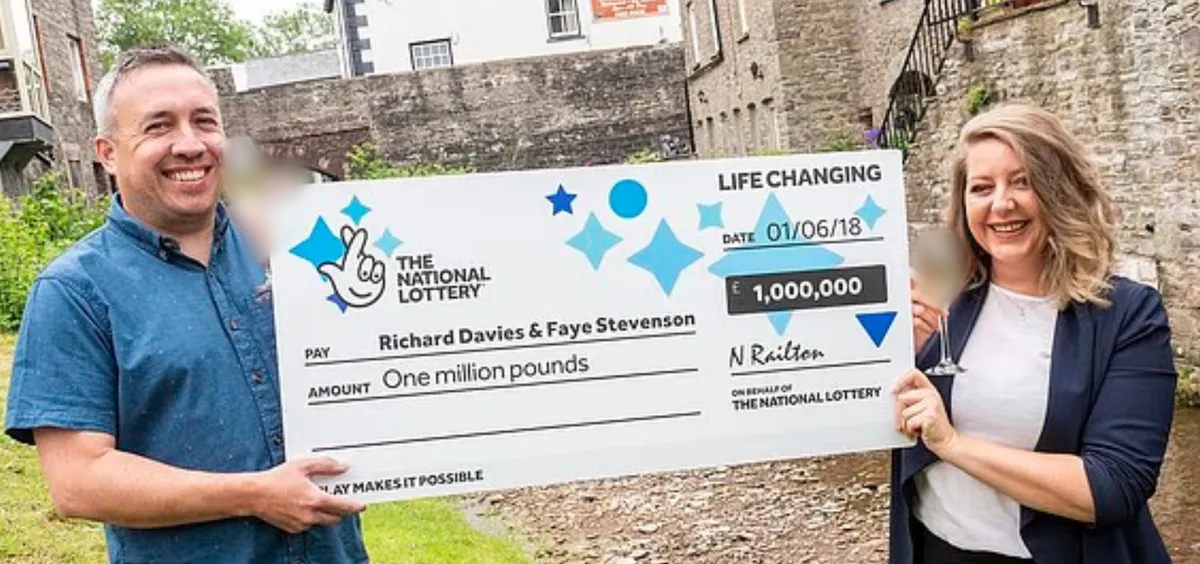 Ph&aacute;t hiện 1 cặp vợ chồng chỉ l&agrave; t&agrave;i xế v&agrave; nh&acirc;n vi&ecirc;n b&igrave;nh thường, nhưng nhận số tiền 35 tỷ đồng tới 2 lần- Ảnh 3.