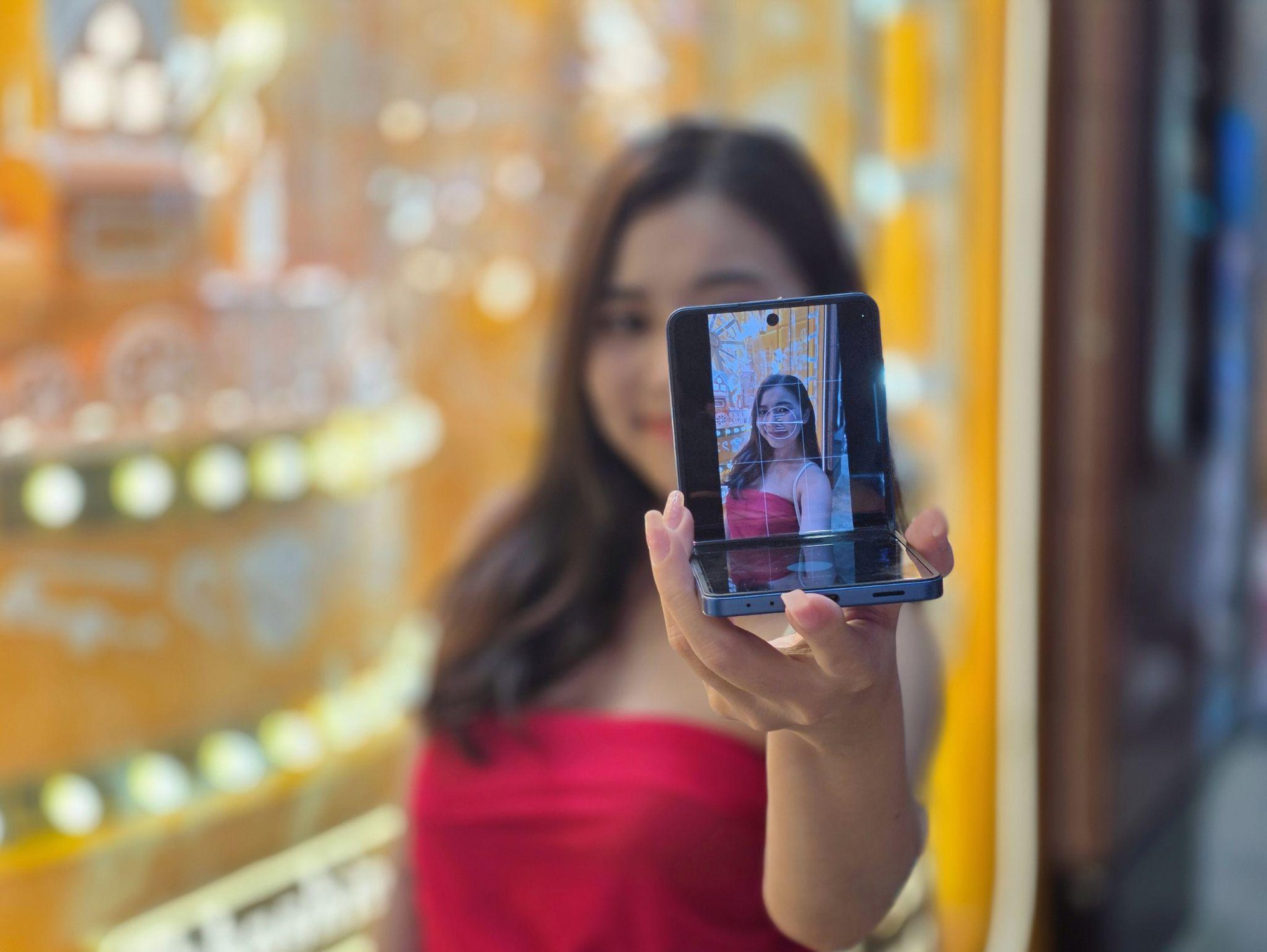 &ldquo;C&acirc;n&rdquo; đẹp &aacute;p lực cuối năm với bộ đ&ocirc;i điện thoại gập của Samsung- Ảnh 3.