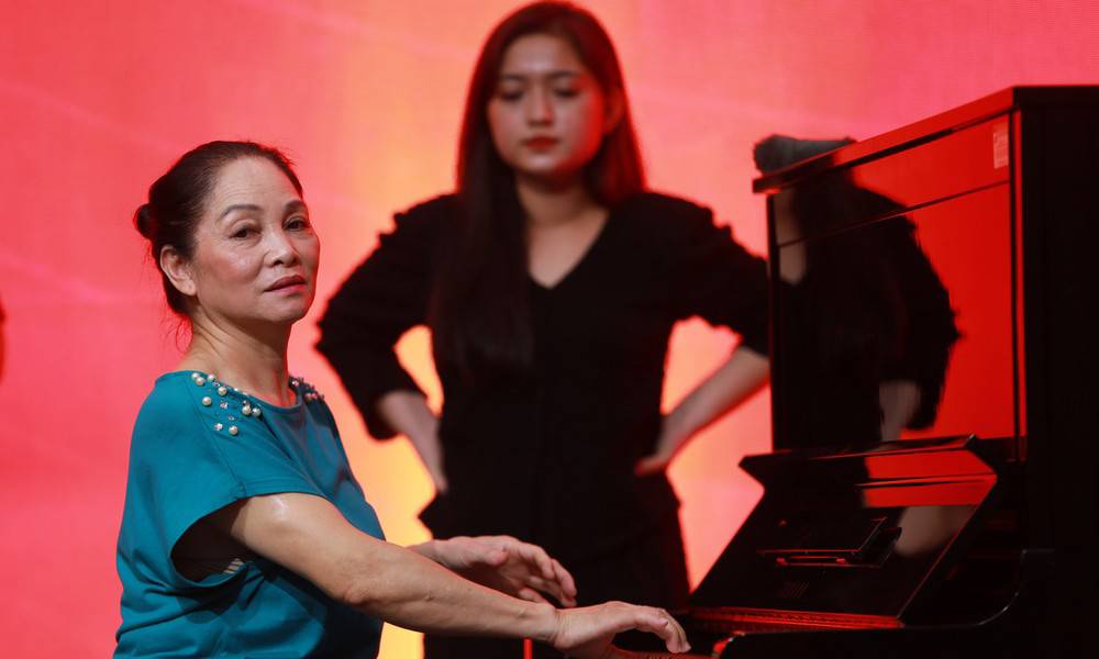 Nữ nghệ sĩ nổi tiếng được tặng &ocirc; t&ocirc;, tiền, t&uacute;i hiệu nhưng từ chối thẳng: Ngo&agrave;i đời c&oacute; học vấn v&agrave; c&aacute;ch dạy con đ&aacute;ng nể!- Ảnh 1.