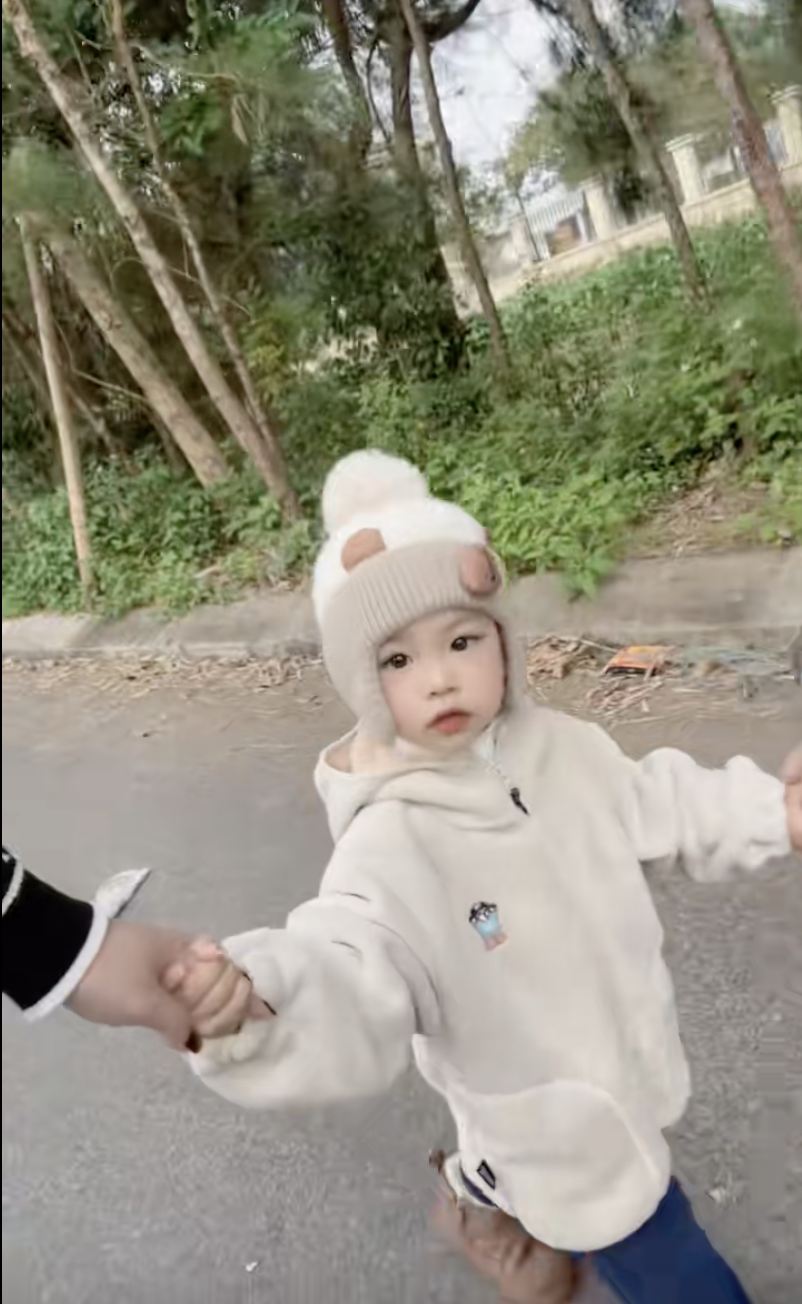 Người thân cận tung ảnh Doãn Hải My ở nhà chồng, nói gì về tin đồn tiểu thư to tiếng với Văn Hậu và mẹ?- Ảnh 3. Người thân cận tung ảnh Doãn Hải My ở nhà chồng, nói gì về tin đồn tiểu thư to tiếng với Văn Hậu và mẹ?- Ảnh 3.